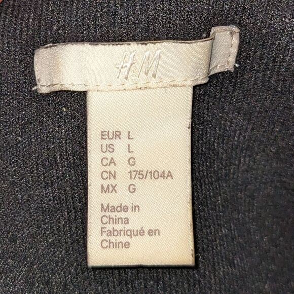 $5 Item! H&M L Sparkly Silver Mock Neck Stretch Knit Slit Side Sweater - Picture 8 of 8